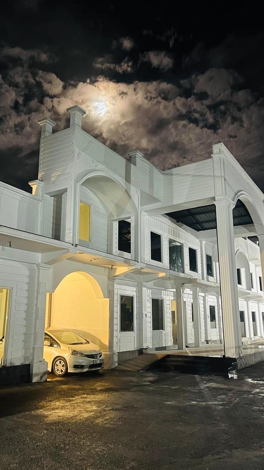 The Sanctum Hotel Talaimannar Buitenkant foto