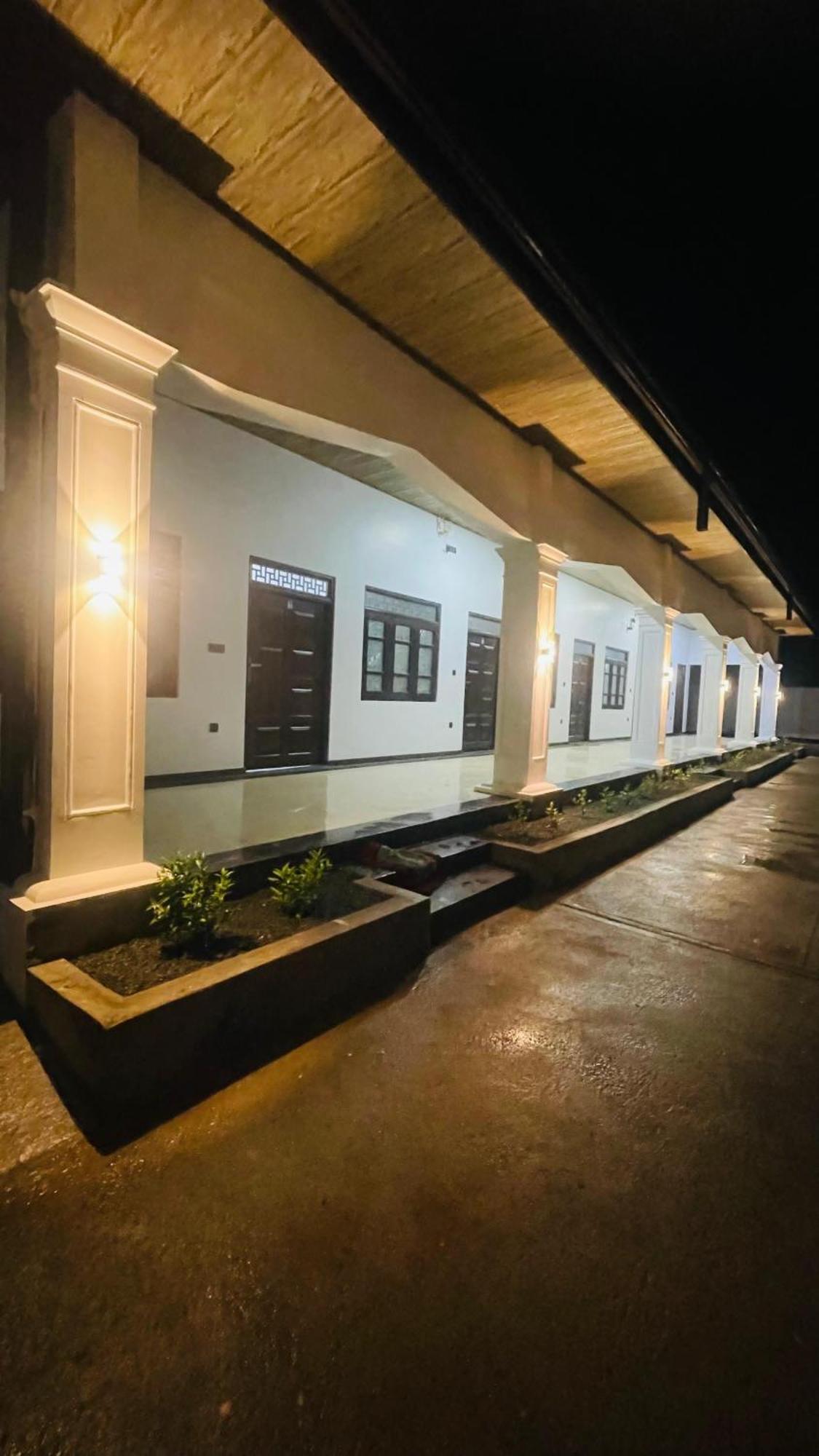 The Sanctum Hotel Talaimannar Buitenkant foto